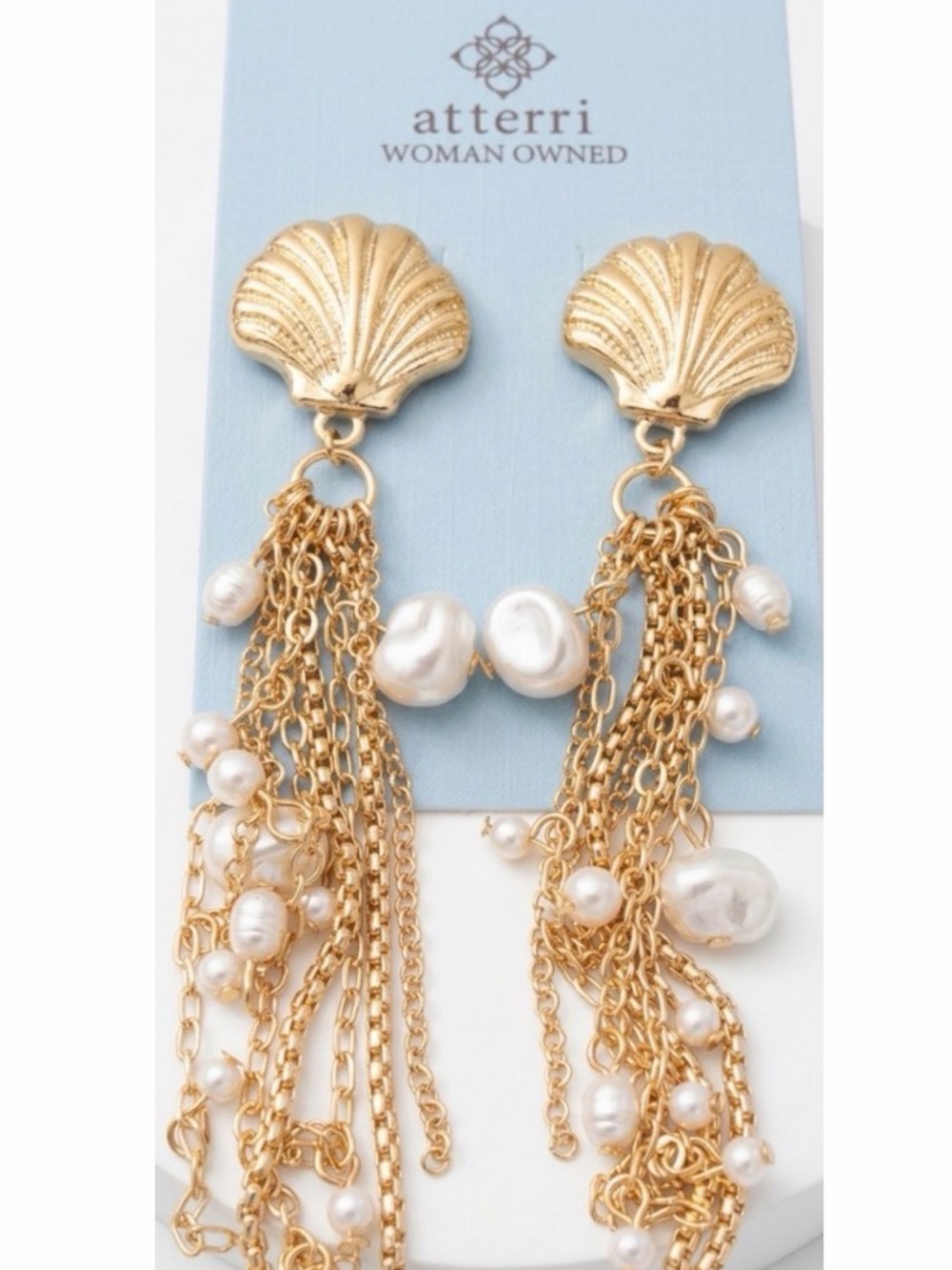 NWT ⚜️🤍⚜️ ATTERRI Gold Shell & Pearl
Tassel Drop Earrings